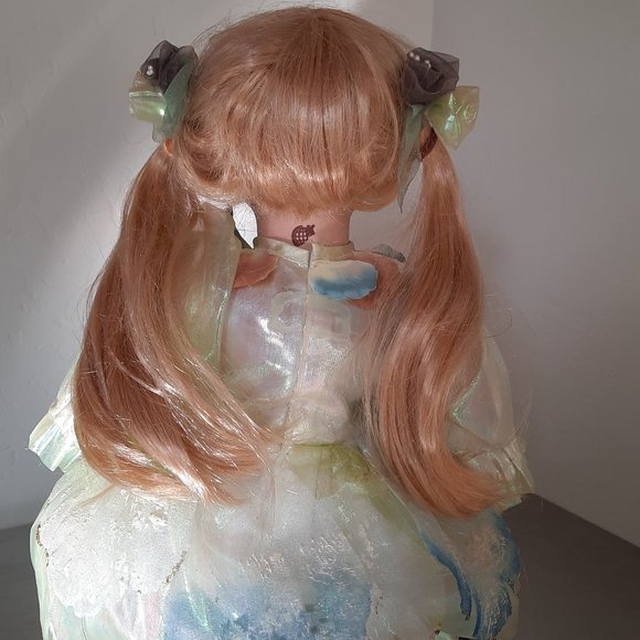 Porcelain lifelike baby doll in sitting position, displace, good condition. - Picture 4 of 6